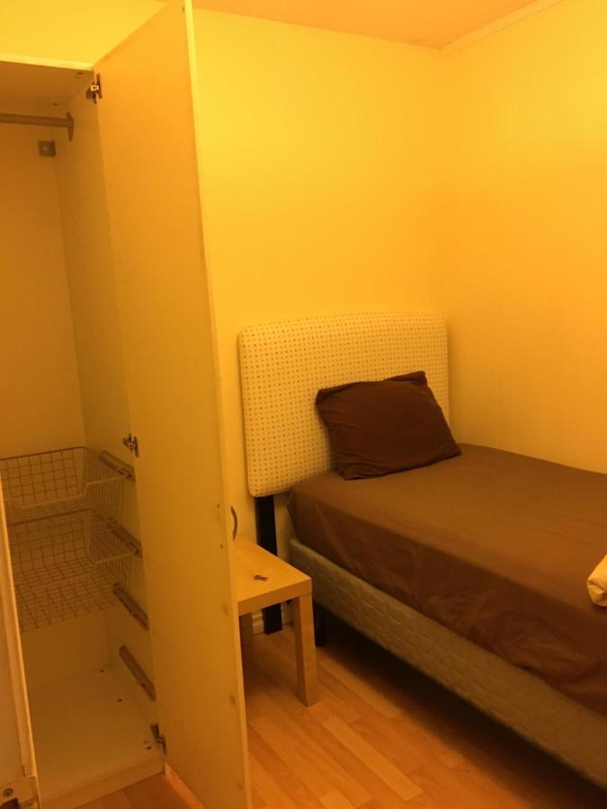 Vancouver Backpacker House - 10 Min Walk To Metrotown Skytrain Station Бернабі Екстер'єр фото