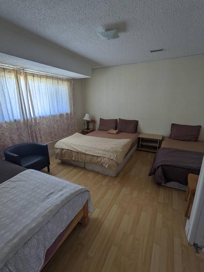 Vancouver Backpacker House - 10 Min Walk To Metrotown Skytrain Station Бернабі Екстер'єр фото