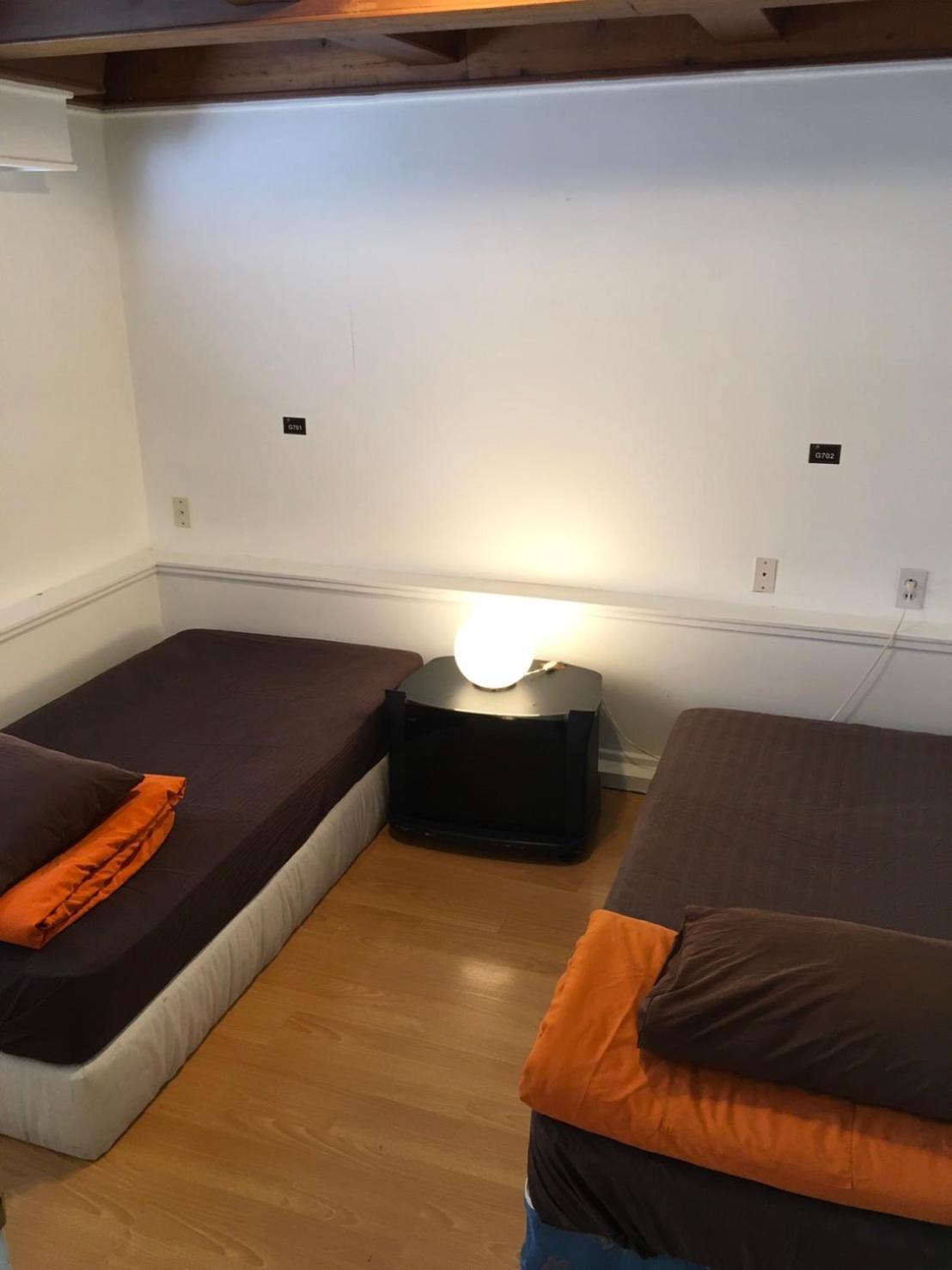 Vancouver Backpacker House - 10 Min Walk To Metrotown Skytrain Station Бернабі Екстер'єр фото