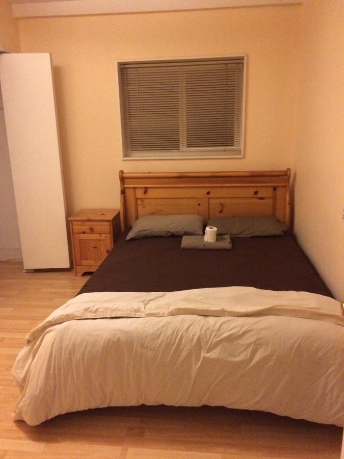 Vancouver Backpacker House - 10 Min Walk To Metrotown Skytrain Station Бернабі Екстер'єр фото